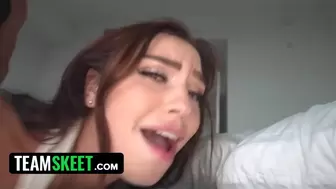 ???? Vivian Taylor Demands A Full Load Of Cum On Her Face