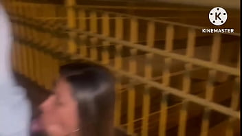 ESPOSA SEXO AMADOR NA PASSARELA COM DOIS SEM CAMISINHA