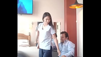 La Tecnica De Salud Quer&iacute_a Ascender Y Ser Una Profesional En El Rubro, Pero Necesitaba Pasar La Prueba Mas Intensa Entregar El Chochito Y El Culo A Su Director Para Sostenerla En Sus Labores, No Le Costo Trabajo Abrir El Chochito Y Comerse Un Pollo