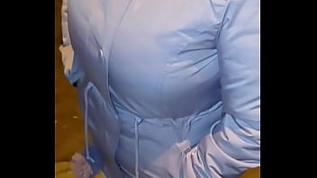 ENCUENTRO UNA MADURA PUTA EN LA CALLE Y ME SACA TODA LA LECHE